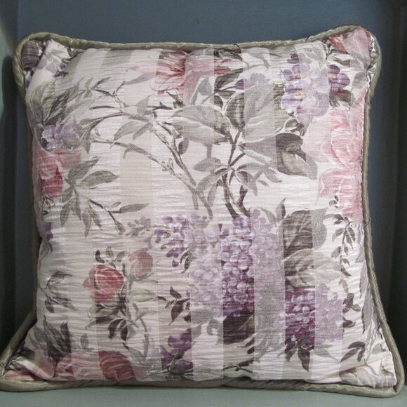 Decorative Throw Pillow Floral Purple Lilacs & Pink Mauve 14 x 14 Perfect Condtn - Picture 2 of 11
